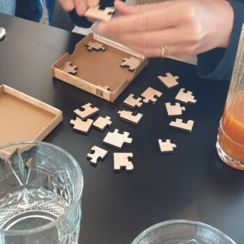 Lamamics lance le puzzle en bois pour l'apéro : défi tes amis sur ce challenge, dans un bar, au restaurant, pour un max de fun