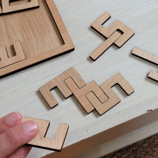 Numerus Clausus – Casse-tête en bois - sauras tu placer tous les chiffres dans le cadre ? jeu fabriqué en France