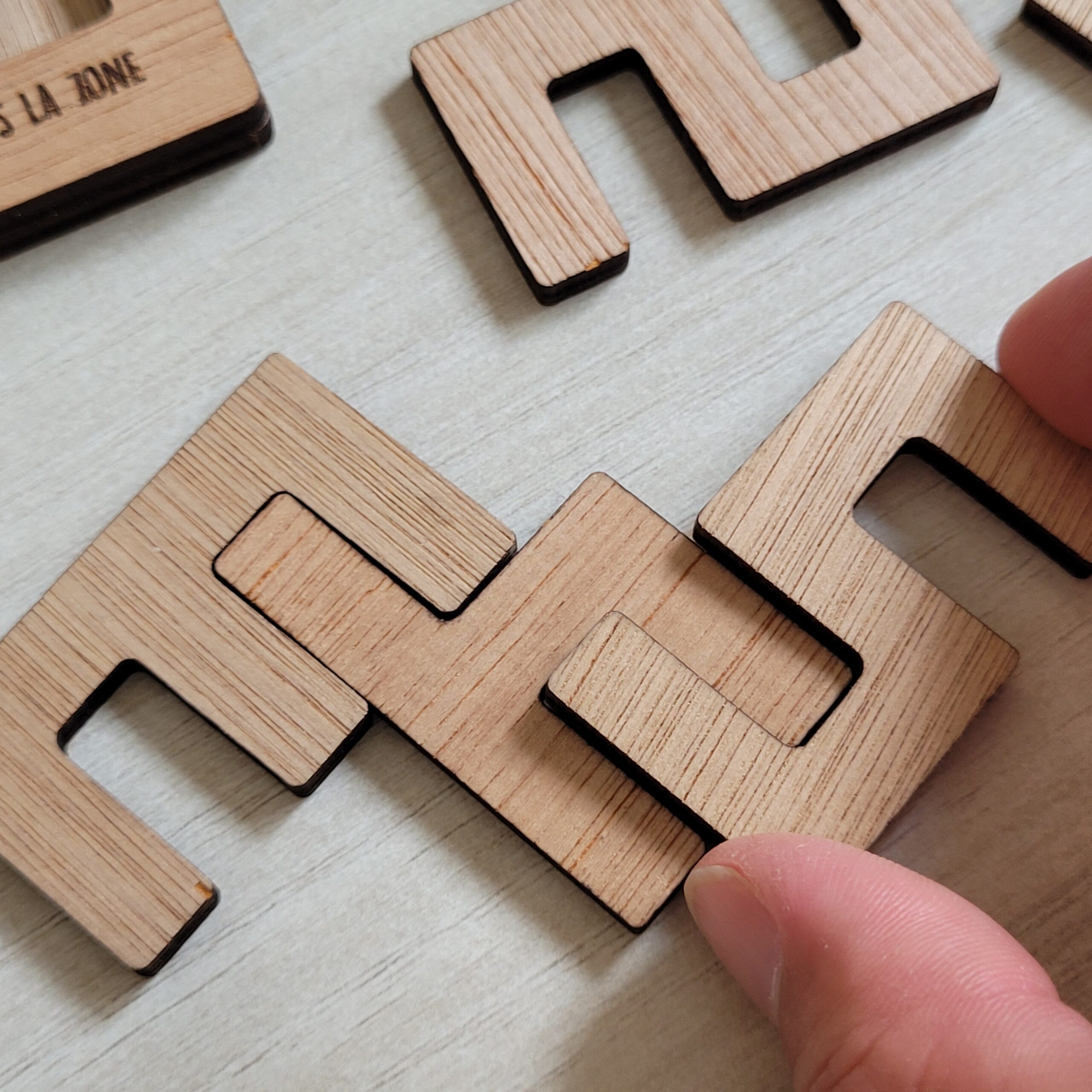 Numerus Clausus – Casse-tête en bois - sauras tu placer tous les chiffres dans le cadre ? jeu fabriqué en France