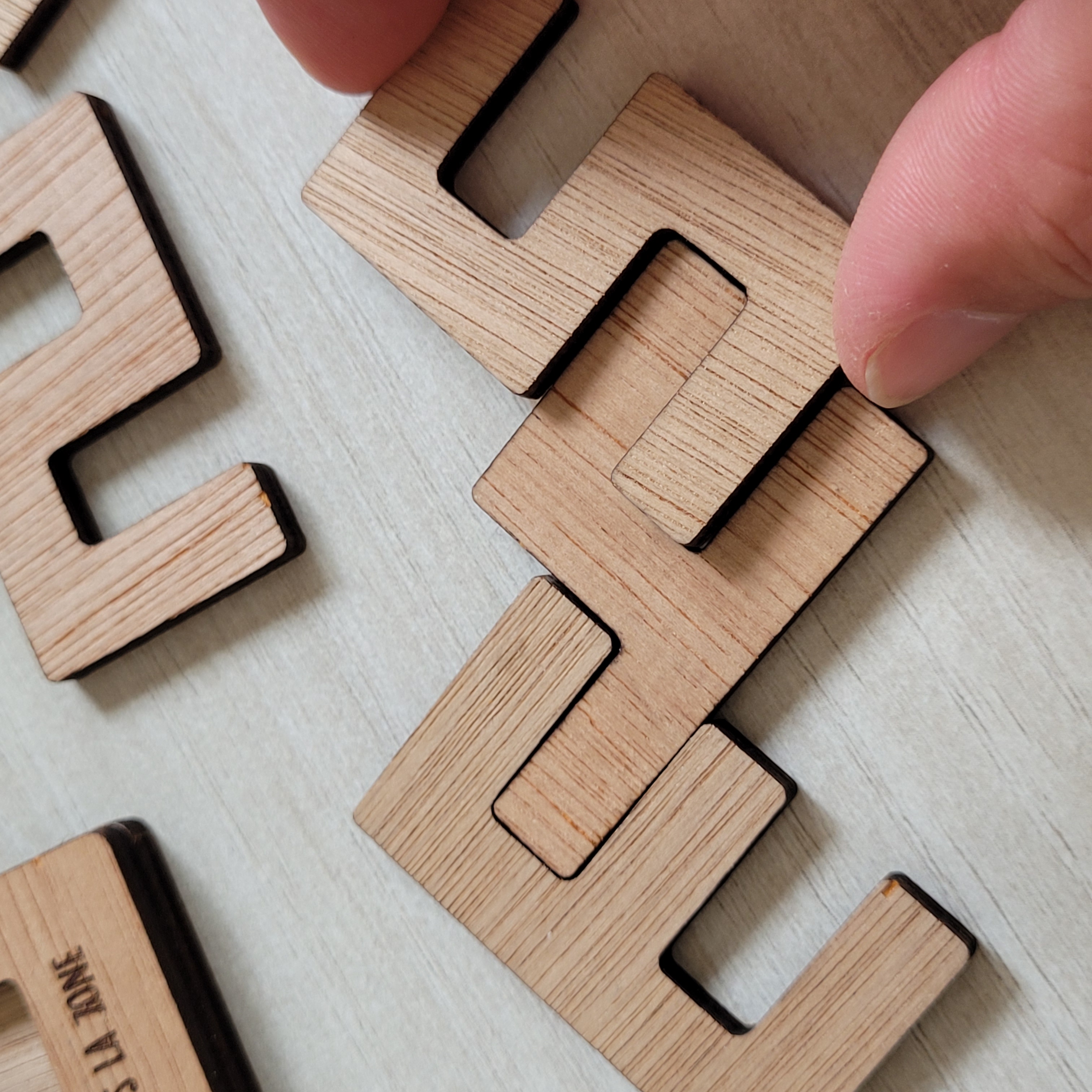 Numerus Clausus – Casse-tête en bois - sauras tu placer tous les chiffres dans le cadre ? jeu fabriqué en France