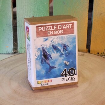Puzzle engagé en bois, pour le vivant. Découpé à la main, découpe unique. Fabriqué en France près de Nantes. 3 baleines.